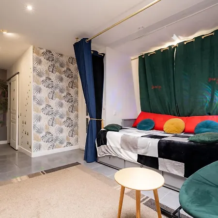 Bundle 2 Apparts, 12 Person - Parking, Station, Calais