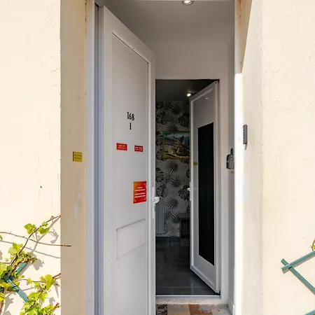 Apartment Bundle 2 Apparts, 12 Person - Parking, Station, *