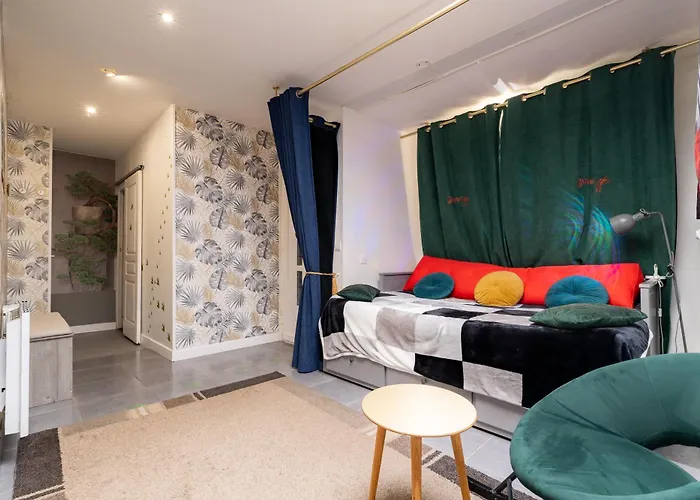 Bundle 2 Apparts, 12 Person - Parking, Station, Calais